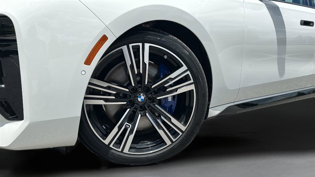 New 2026 BMW 760i xDrive w/ Premium Package AWD/4WD image 25