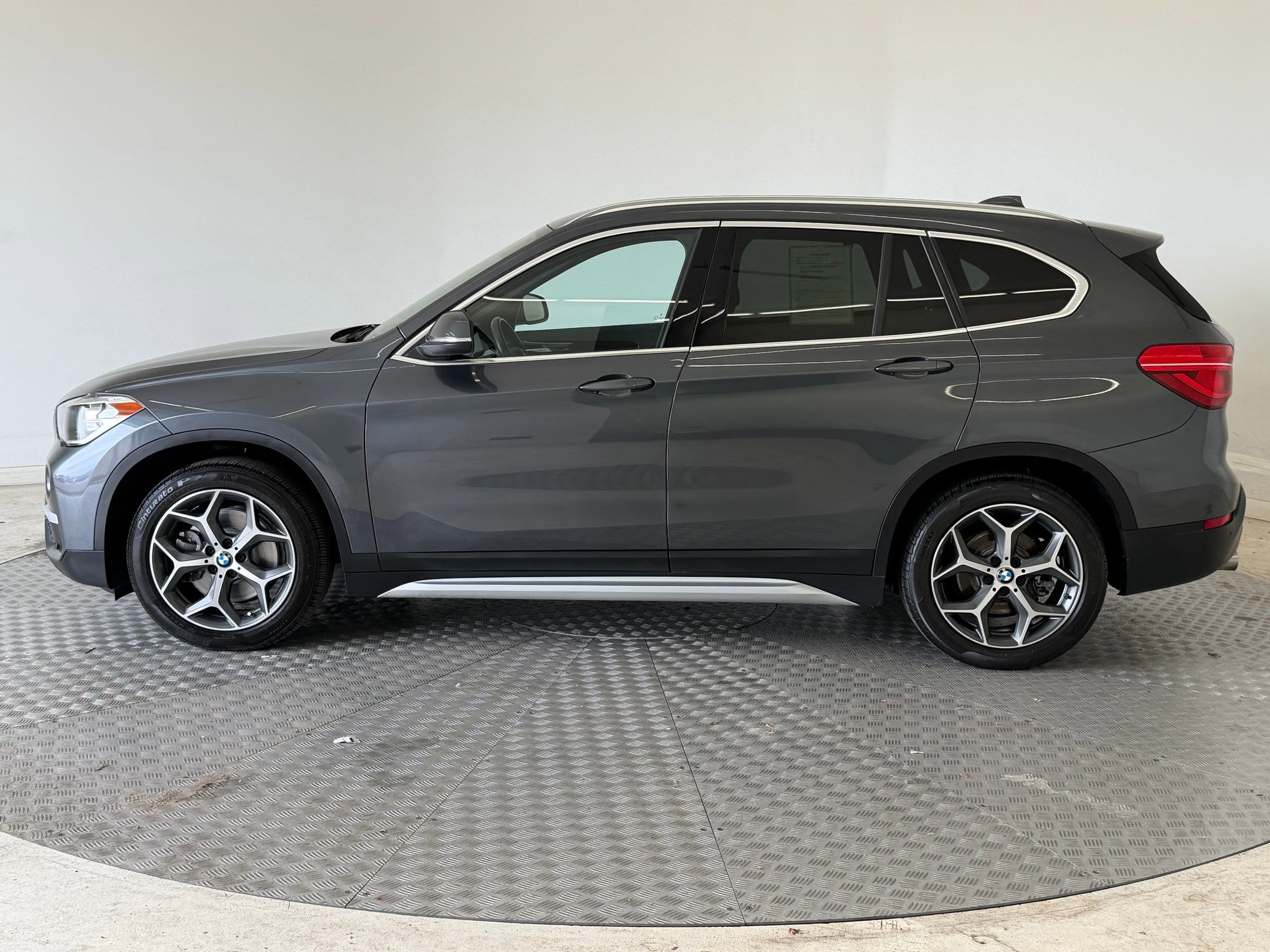 Used 2019 BMW X1 xDrive28i w/ Convenience Package image 2