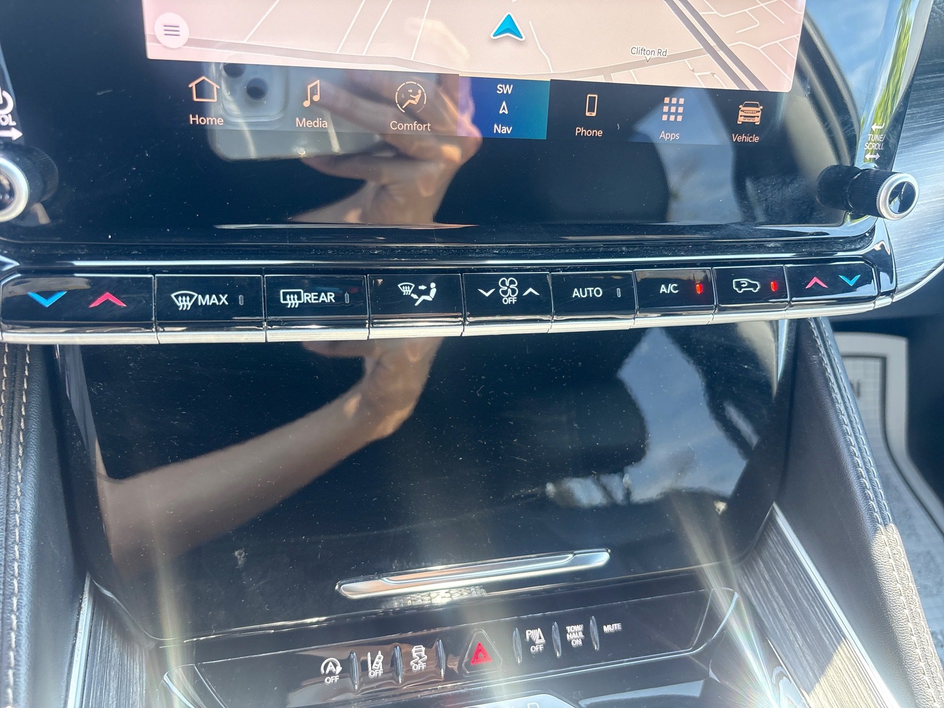 Used 2024 Jeep Wagoneer L Series II w/ Flexible Seating Group AWD/4WD image 16