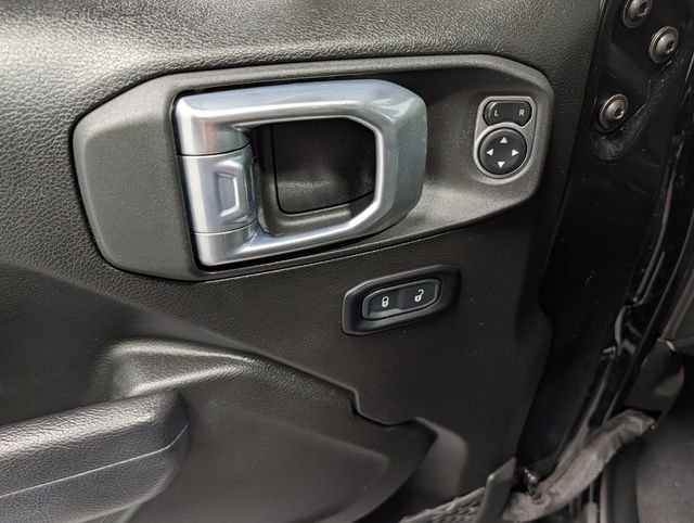 Used 2024 Jeep Wrangler Unlimited AWD/4WD image 16