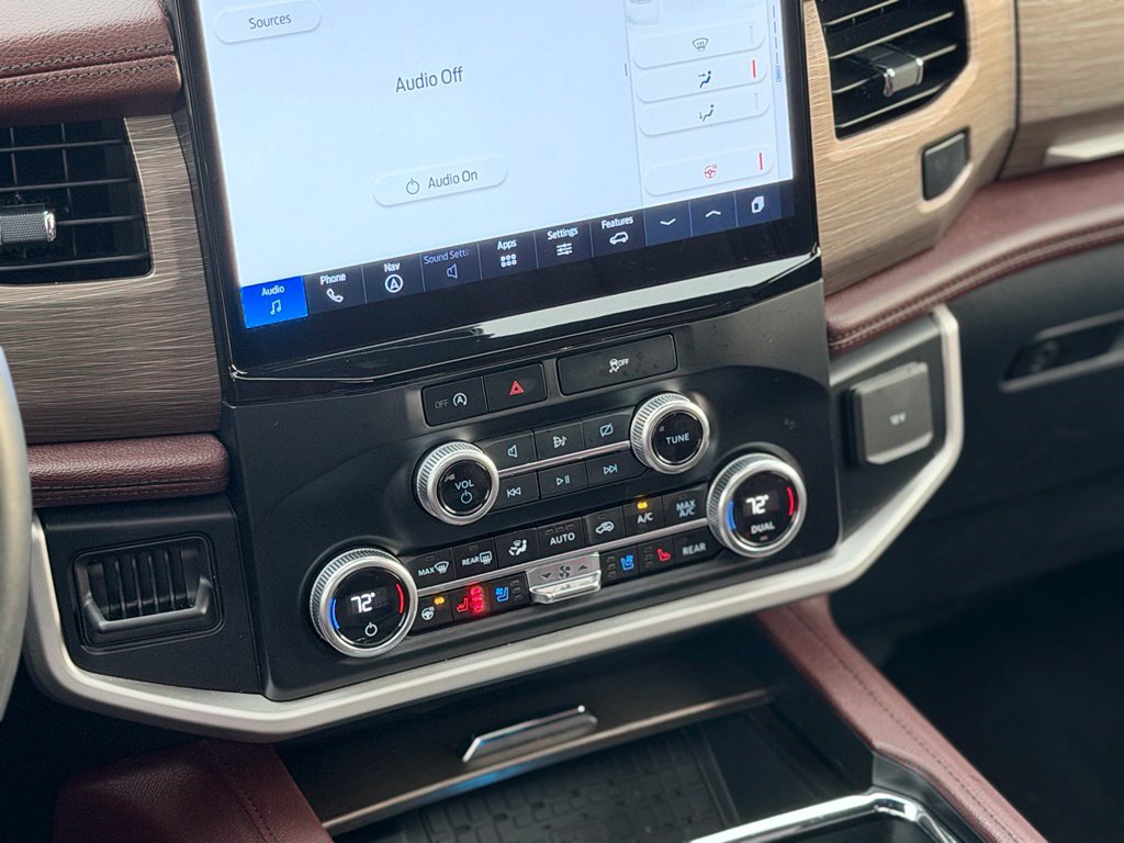 Used 2024 Ford Expedition Limited AWD/4WD image 13
