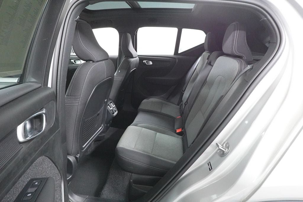 Used 2025 Volvo XC40 B5 Core AWD/4WD image 25
