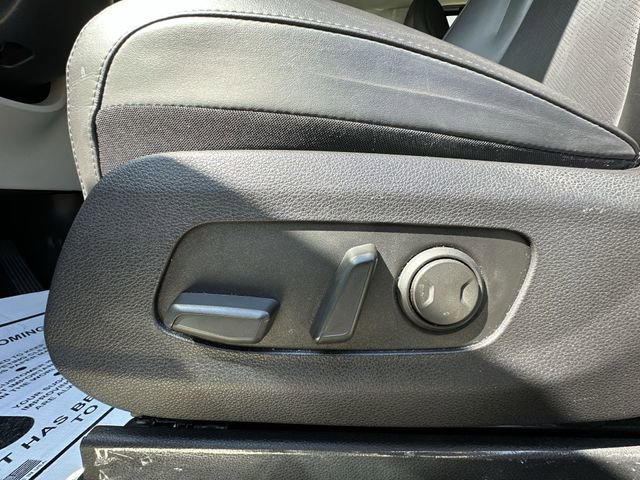 Used 2024 Kia Carnival EX image 20