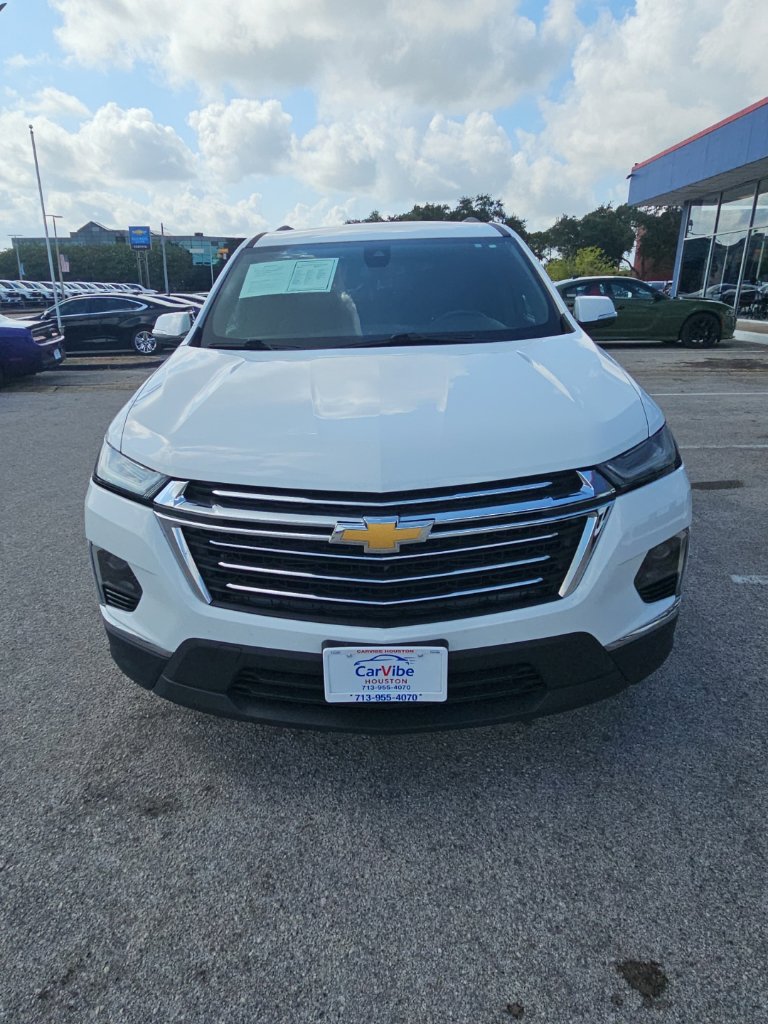 Used 2023 Chevrolet Traverse LT FWD image 2