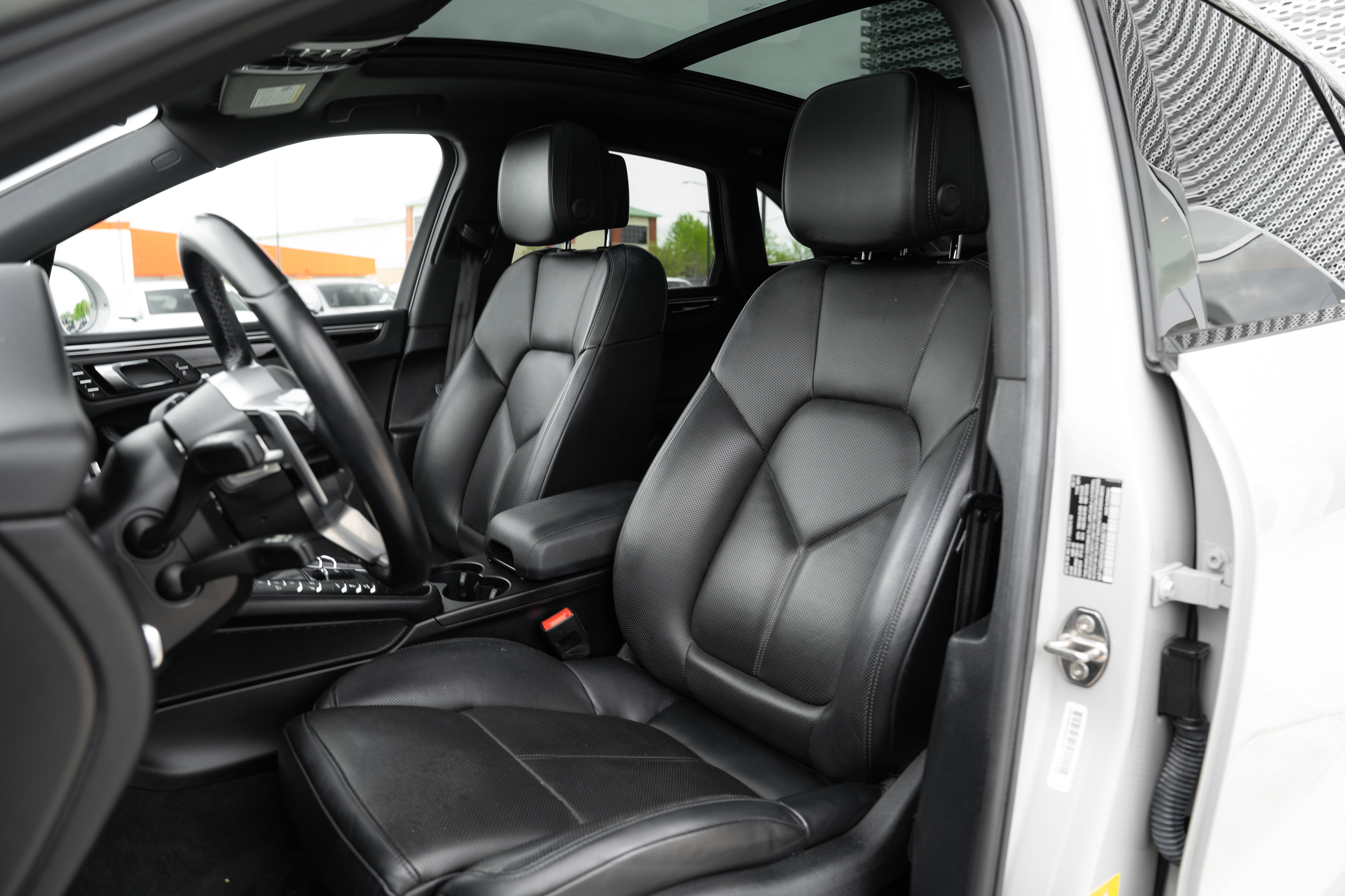 Used 2021 Porsche Macan S AWD/4WD image 23