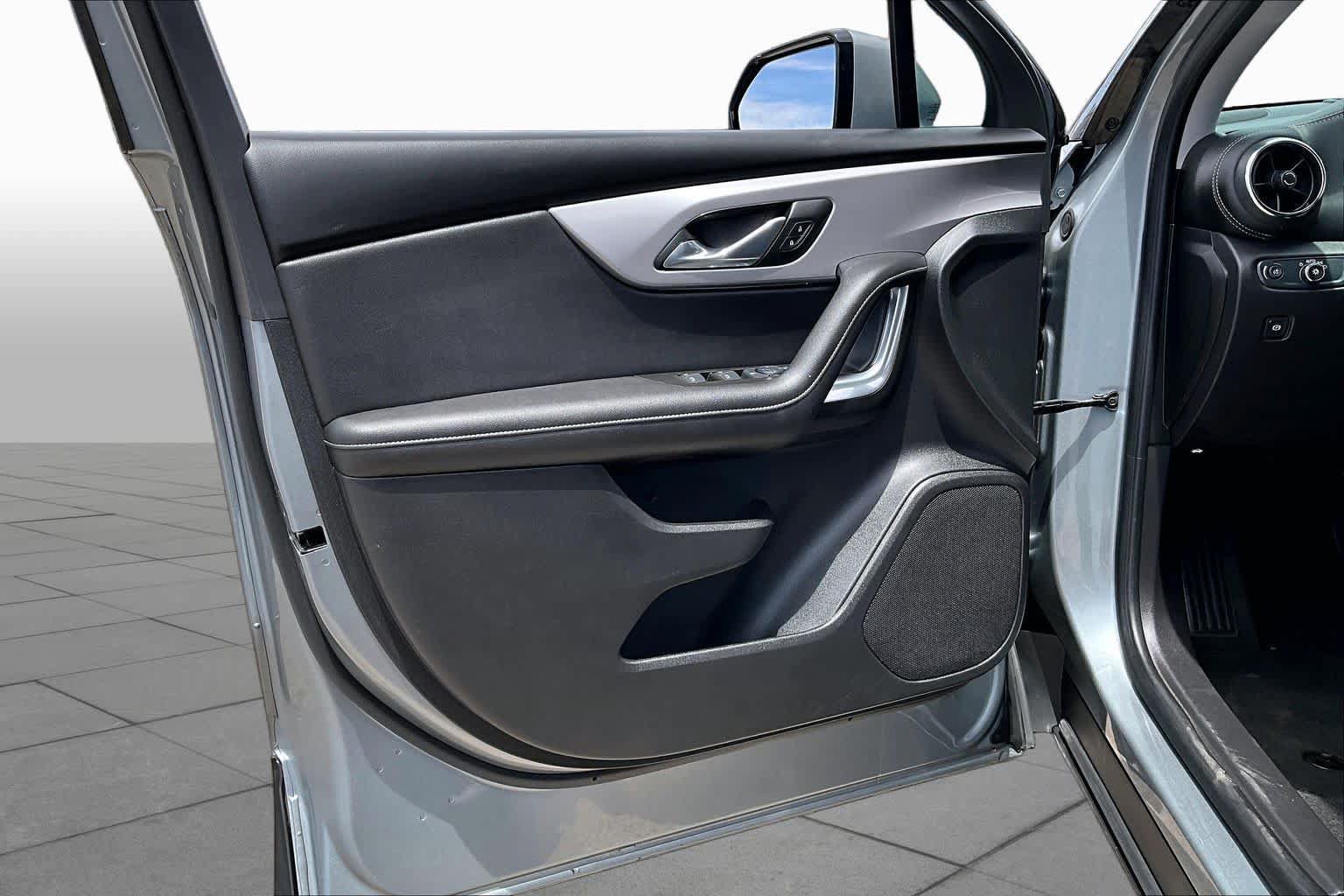 Used 2025 Chevrolet Blazer LT FWD image 20