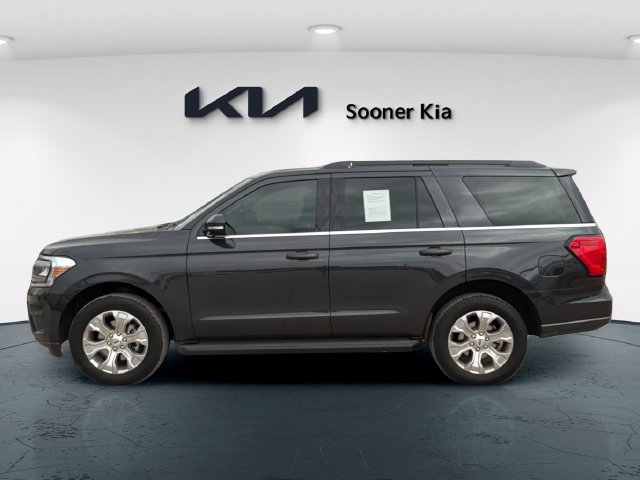 Used 2024 Ford Expedition XLT RWD image 3