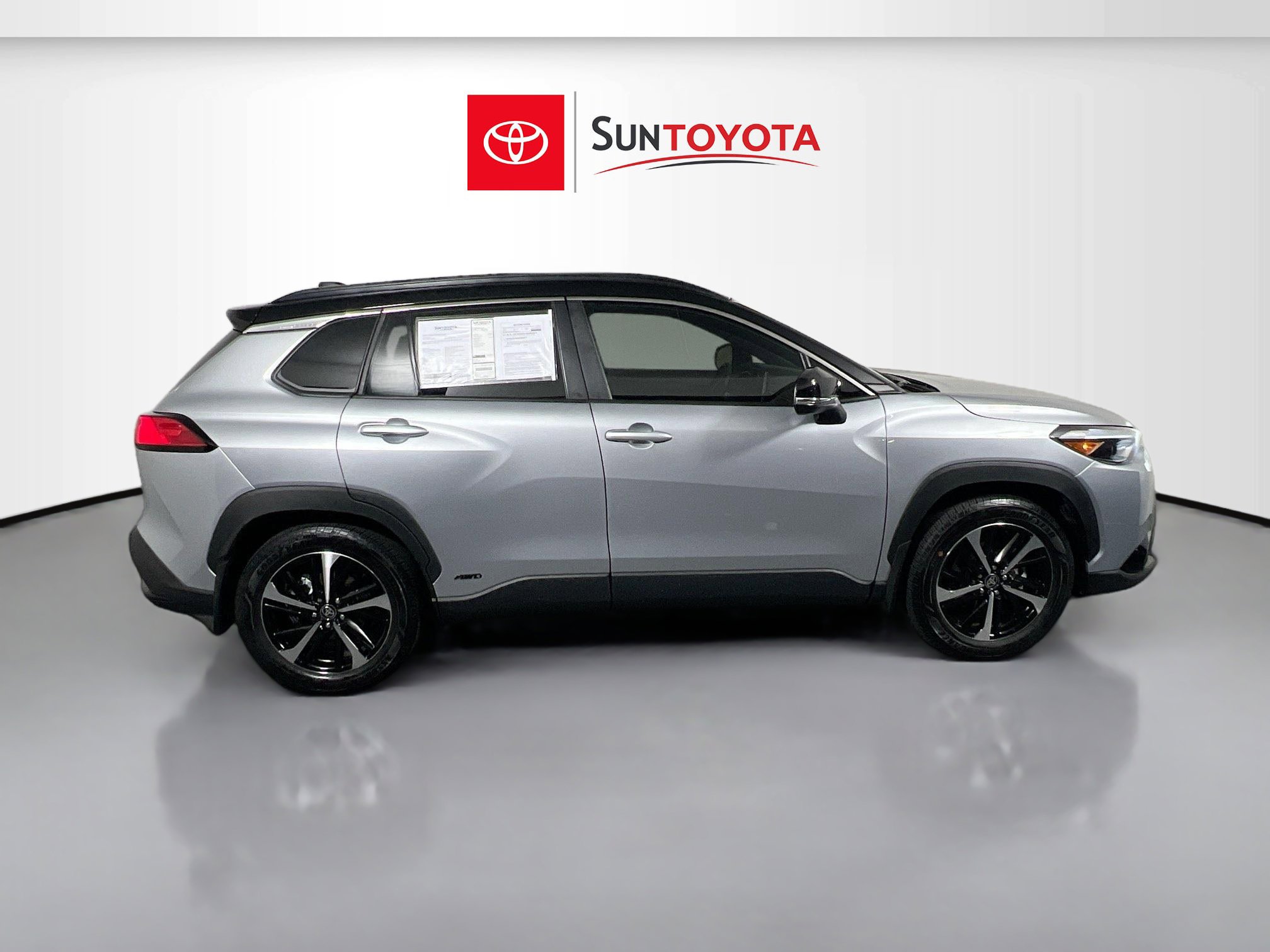 Used 2024 Toyota Corolla Cross AWD Hybrid w/ Convenience Package image 2