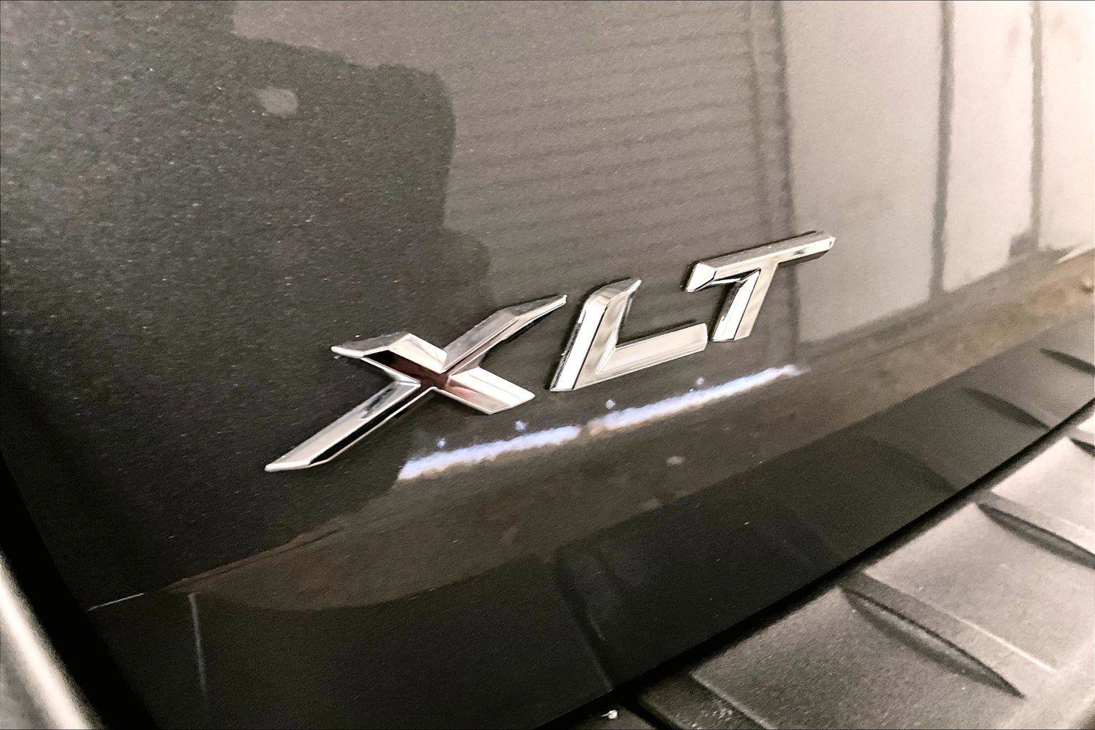 Used 2022 Ford Explorer XLT w/ Equipment Group 202A image 13