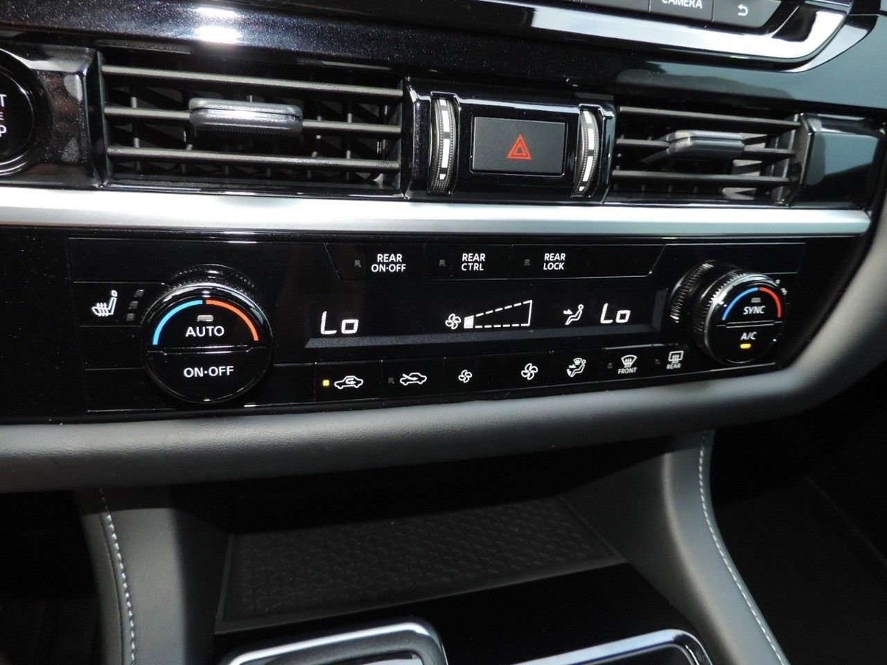 Used 2025 Nissan Pathfinder SV w/ SV Premium Package image 25