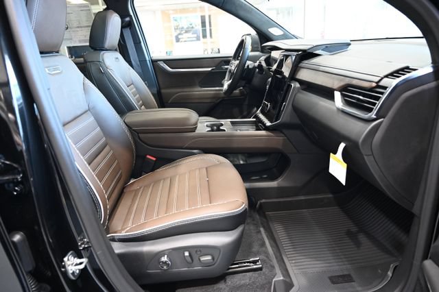 New 2026 GMC Acadia Denali Ultimate w/ LPO, Floor Liner Package AWD/4WD image 10