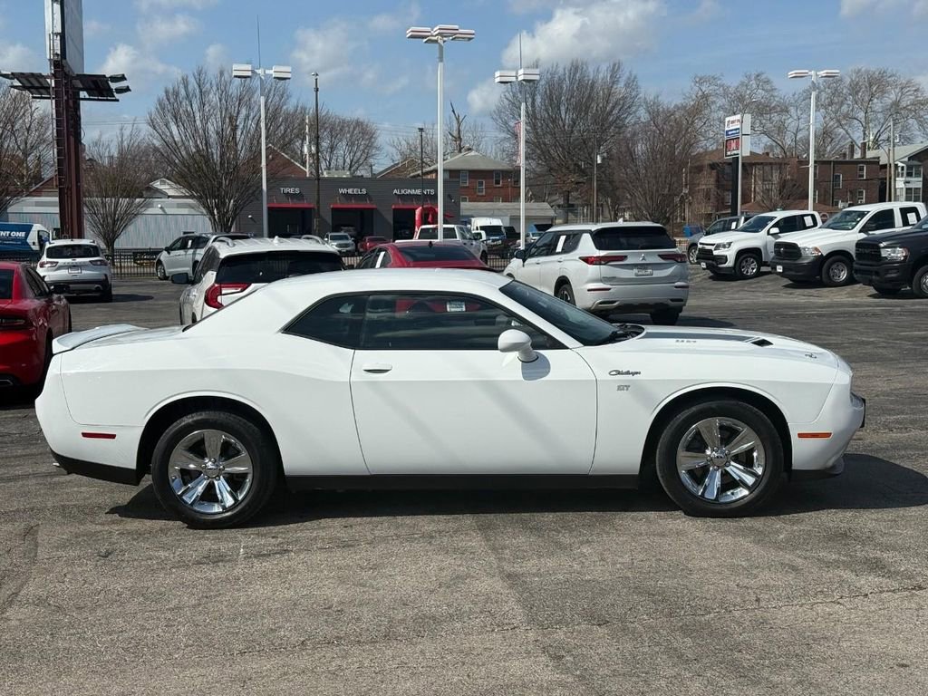 Used 2019 Dodge Challenger SXT image 5