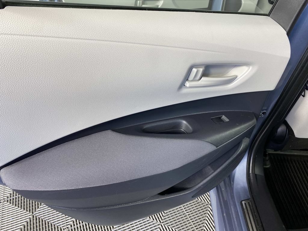 Used 2025 Toyota Corolla LE FWD image 25