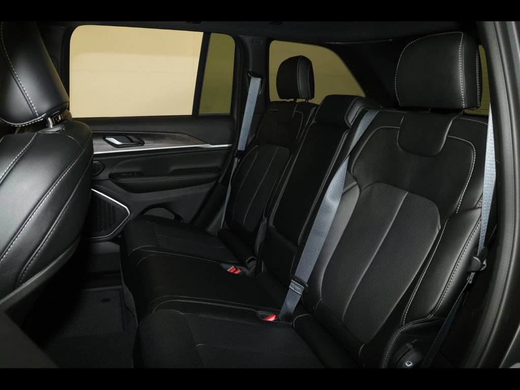 New 2026 Jeep Grand Cherokee Limited AWD/4WD image 17