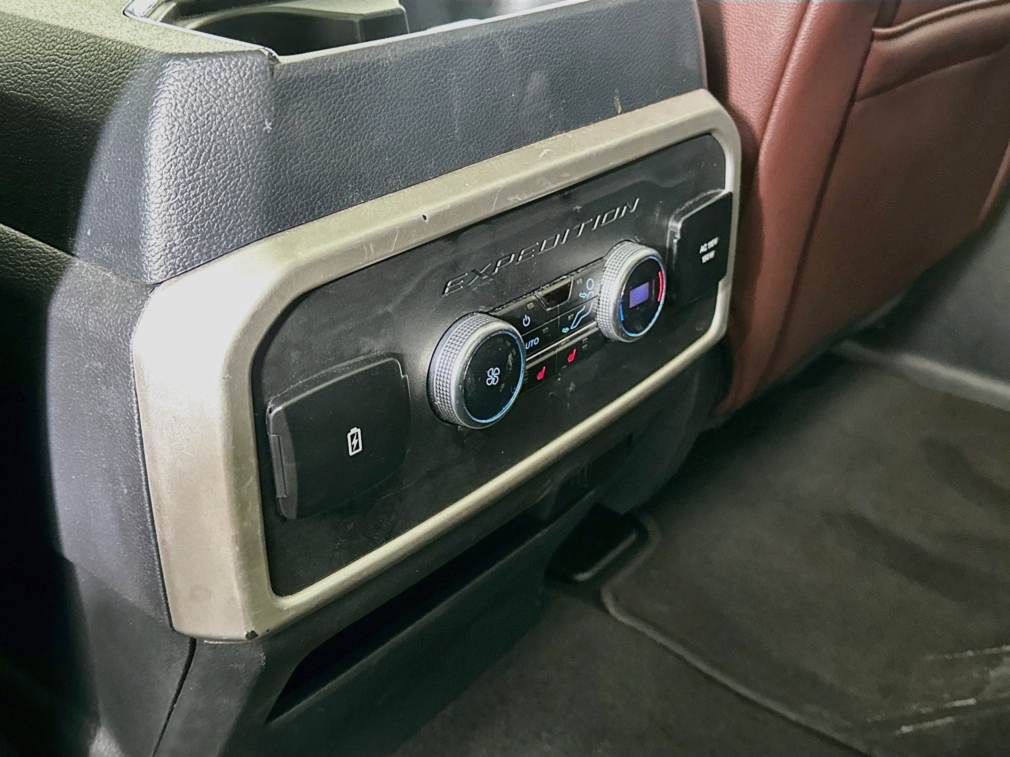 Used 2024 Ford Expedition Limited RWD image 28