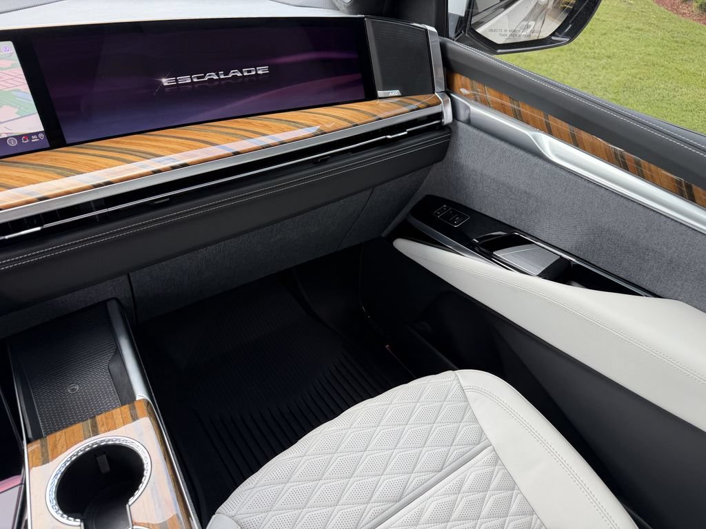 Certified 2025 Cadillac Escalade ESV Sport Platinum w/ LPO, ONYX Package AWD/4WD image 18