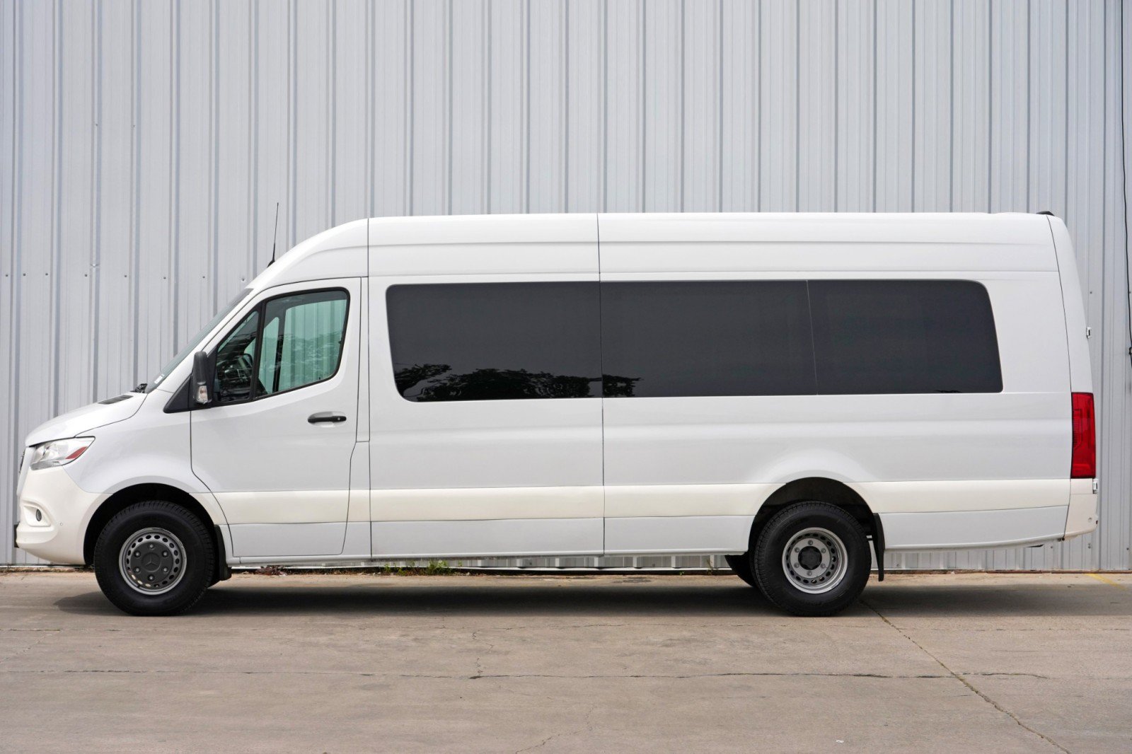 Used 2020 Mercedes-Benz Sprinter 3500 w/ Windows All Around Package image 43