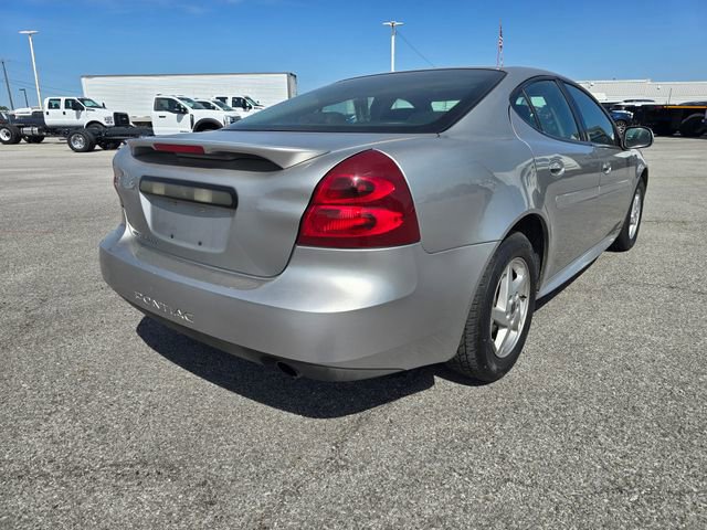 Used 2008 Pontiac Grand Prix w/ Premium Package FWD image 3