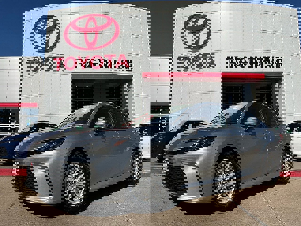 Used 2025 Toyota Camry LE image 2