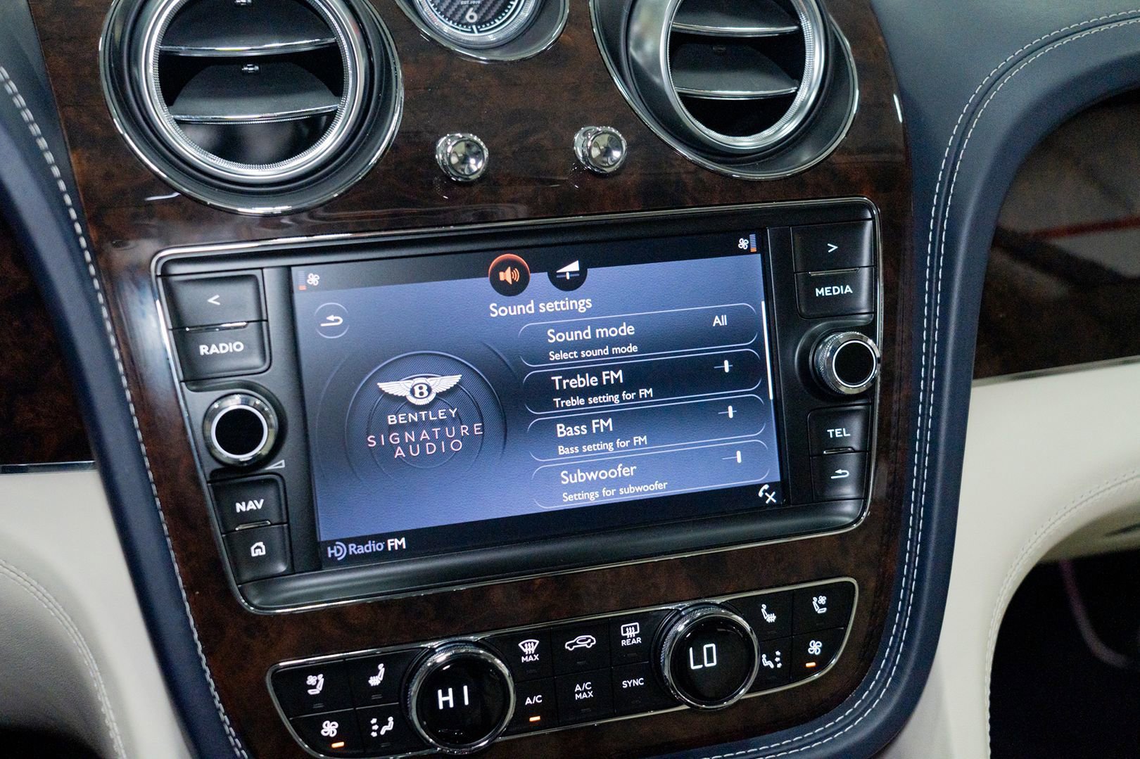 Used 2020 Bentley Bentayga V8 image 53