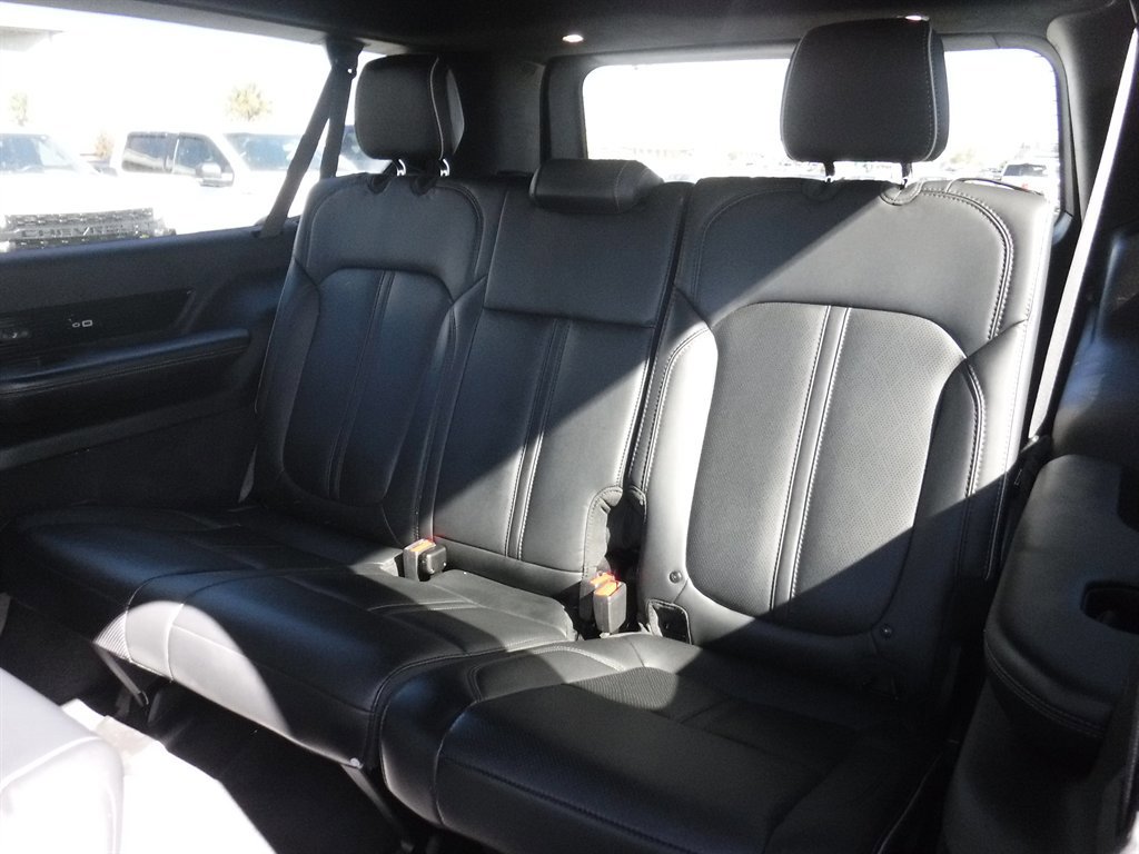 Used 2023 Jeep Grand Wagoneer L Series II image 12