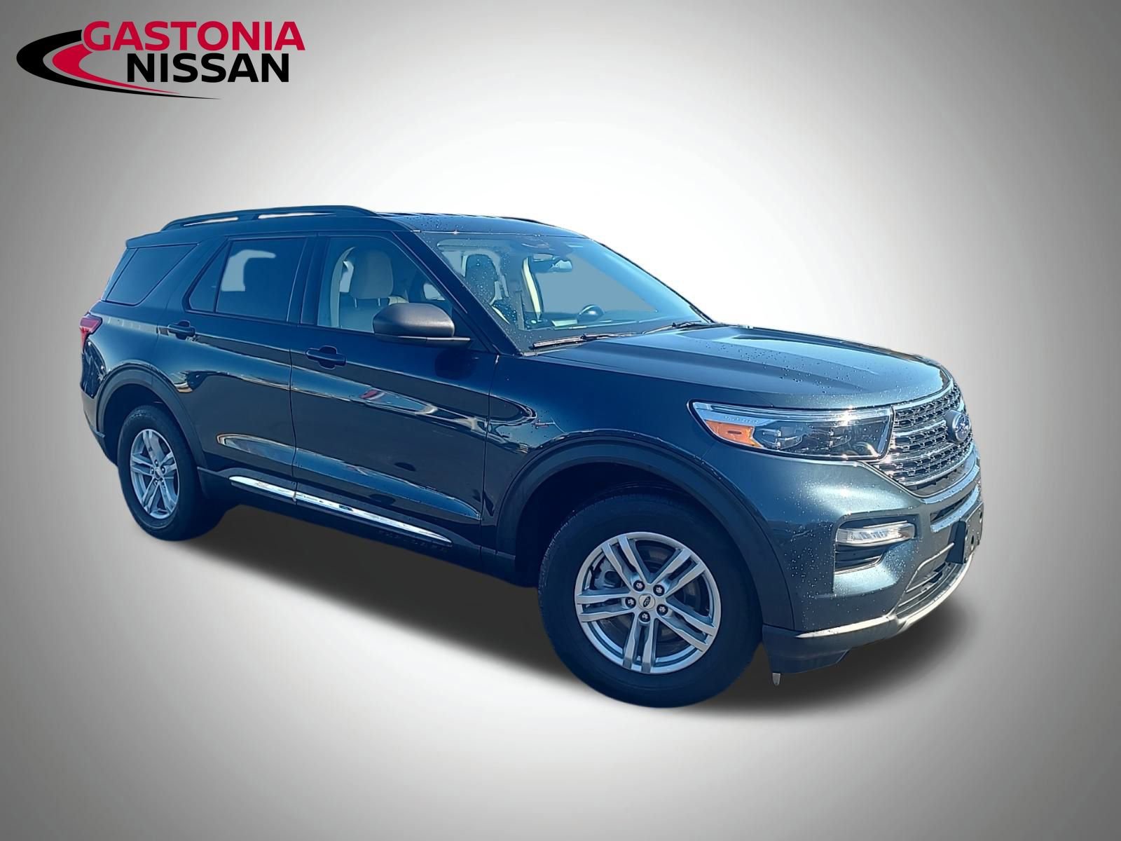 Used 2022 Ford Explorer XLT w/ Equipment Group 202A image 2