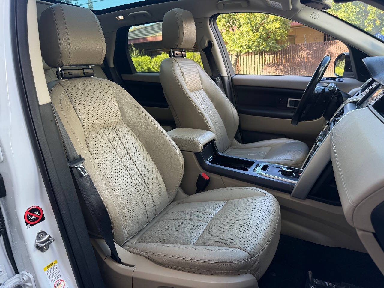 Used 2019 Land Rover Discovery Sport HSE AWD/4WD image 15