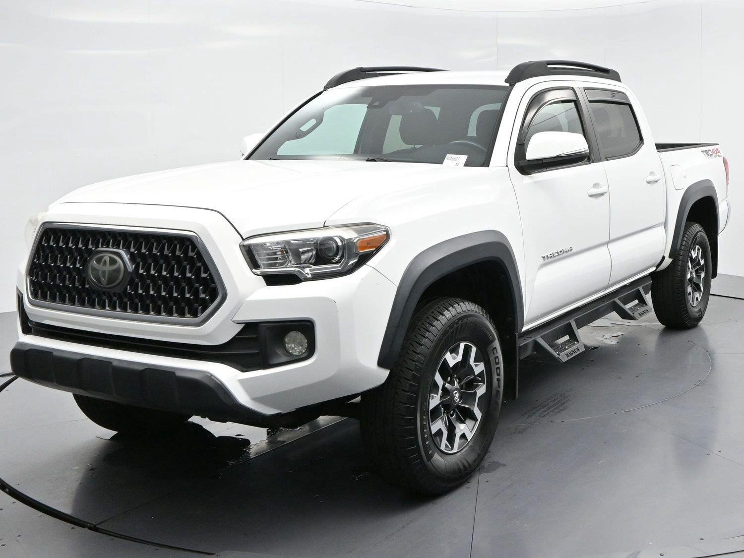 Used 2018 Toyota Tacoma TRD Off-Road AWD/4WD image 3