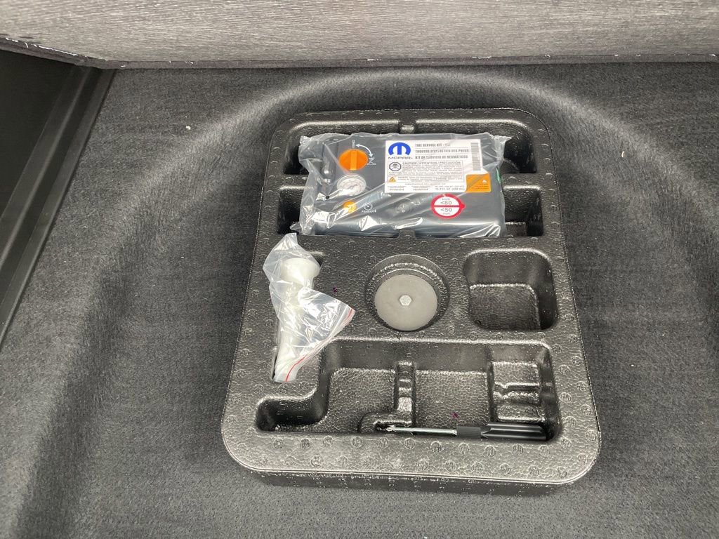 Used 2024 Jeep Compass Latitude image 32