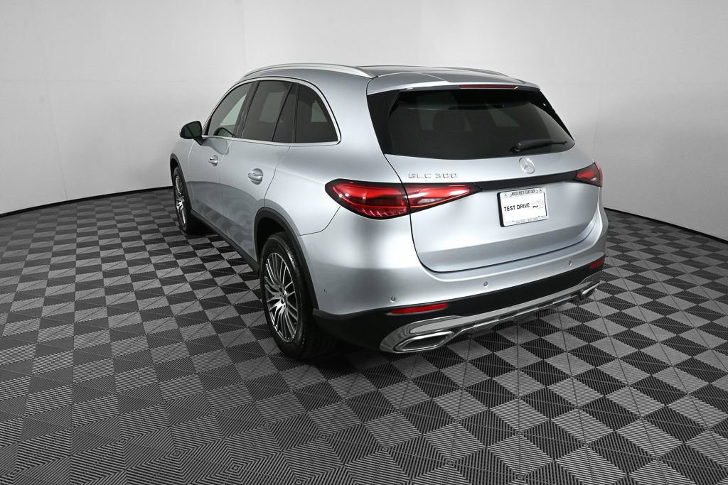 Certified 2025 Mercedes-Benz GLC 300 image 4