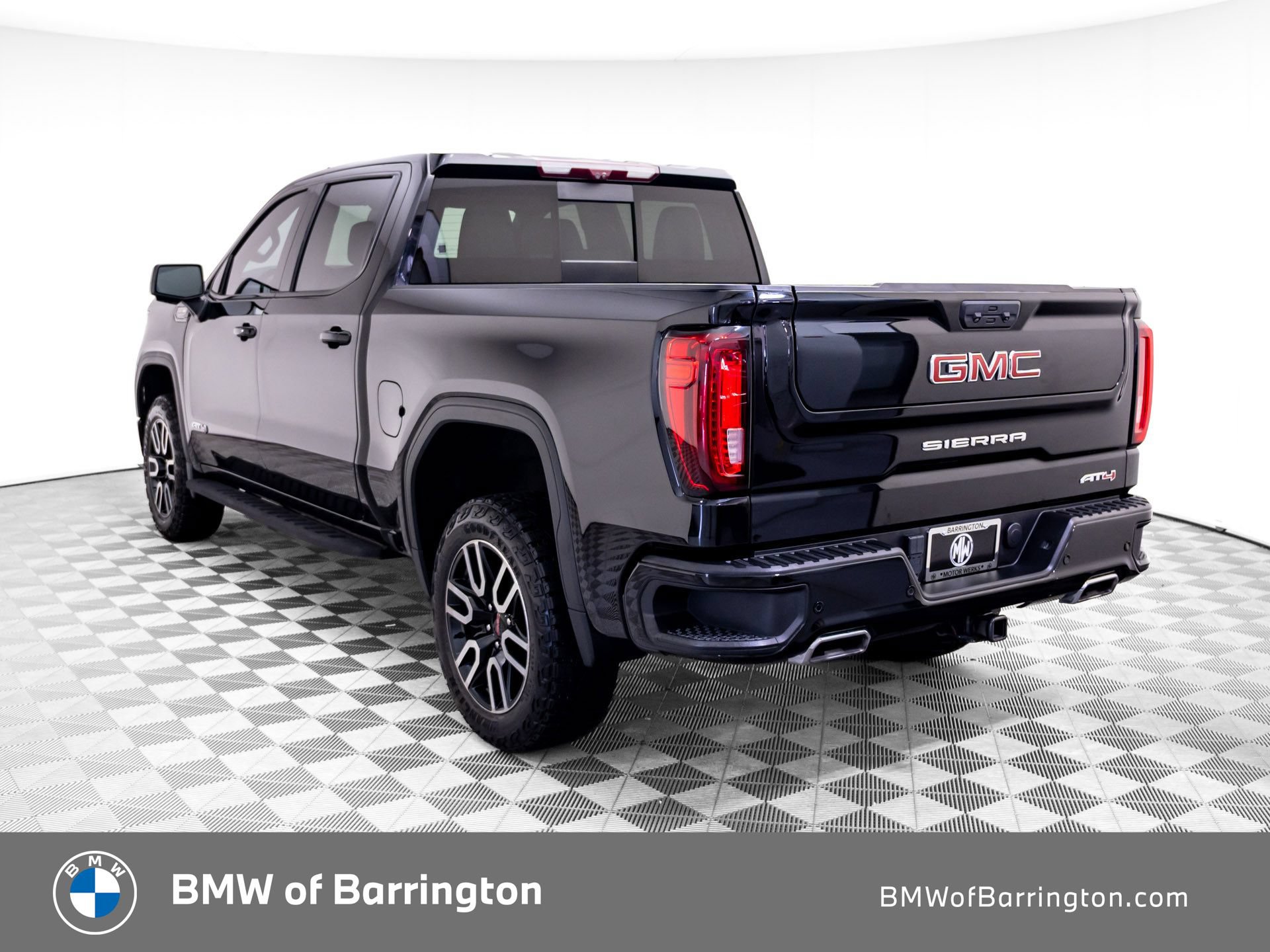 Used 2023 GMC Sierra 1500 AT4 w/ Technology Package AWD/4WD image 3