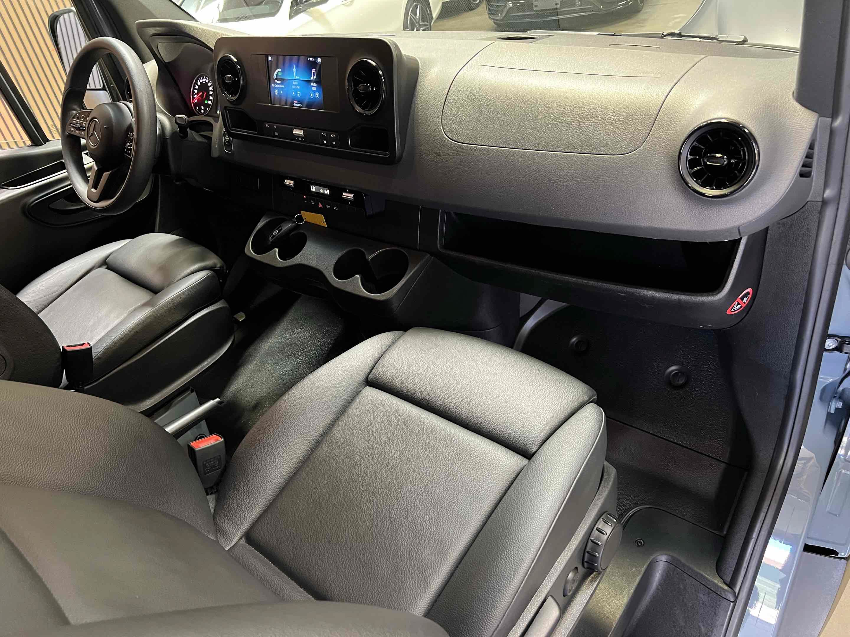 Used 2024 Mercedes-Benz Sprinter 2500 image 9