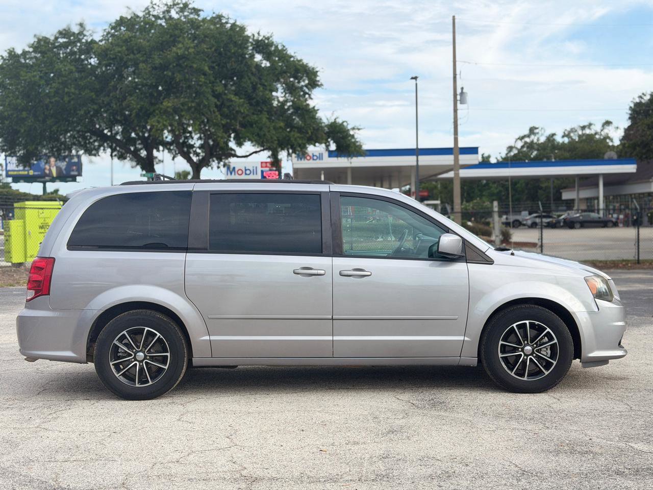 Used 2017 Dodge Grand Caravan GT FWD image 6