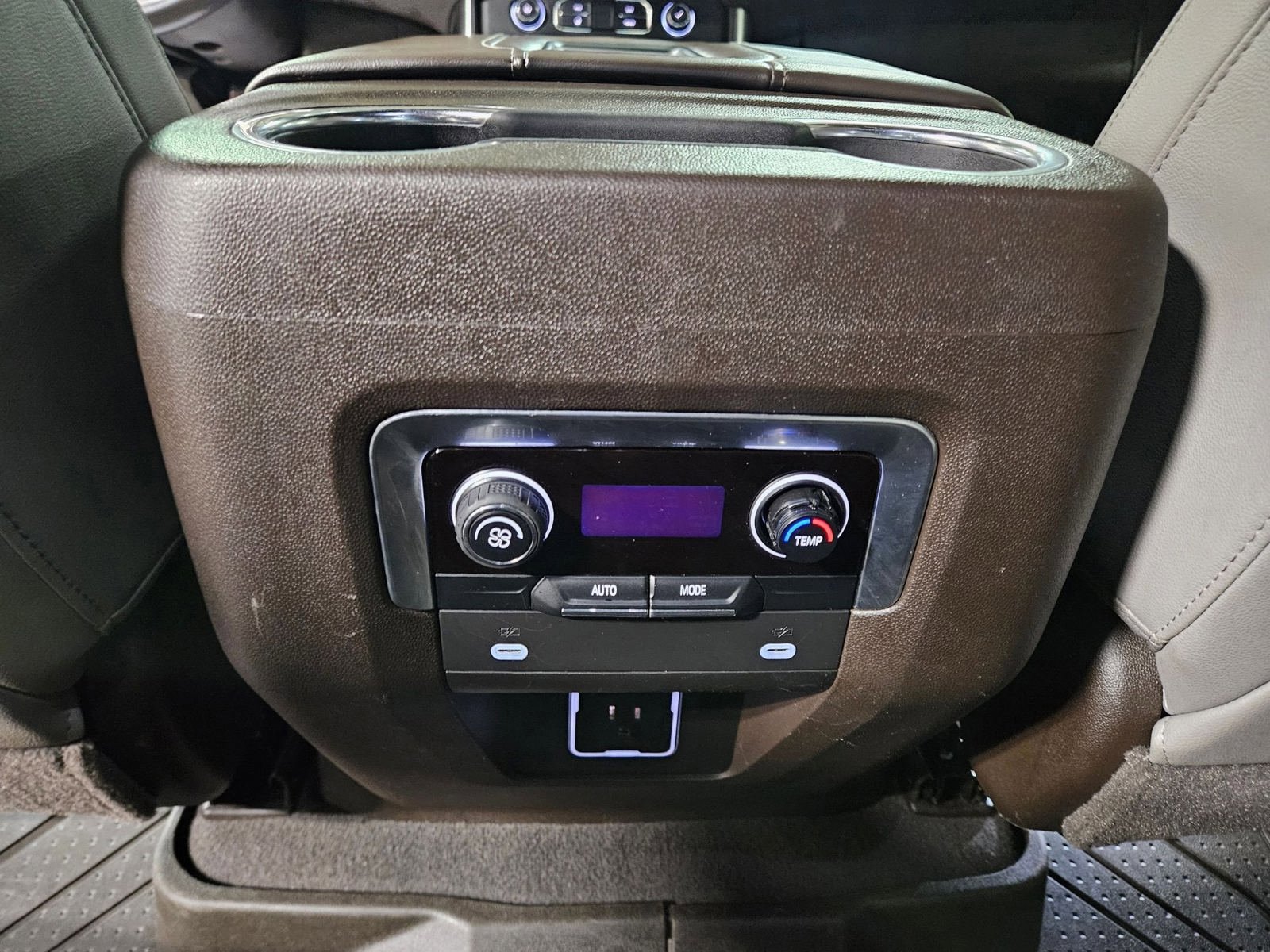 Used 2021 Chevrolet Suburban LT RWD image 24