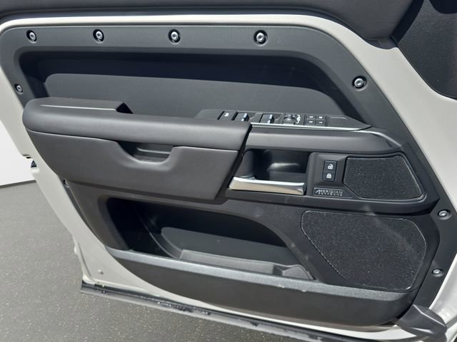 New 2026 Land Rover Defender 110 X-Dynamic SE AWD/4WD image 19