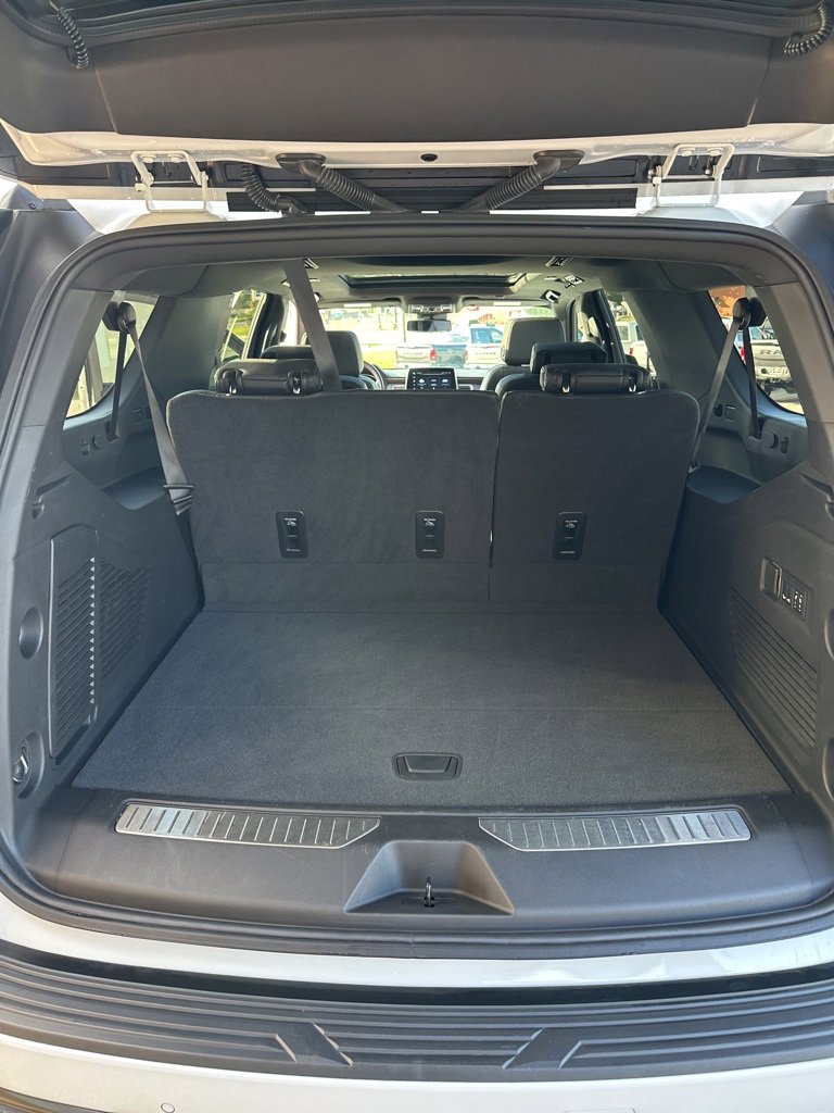 Used 2024 Chevrolet Suburban Z71 w/ Luxury Package image 14
