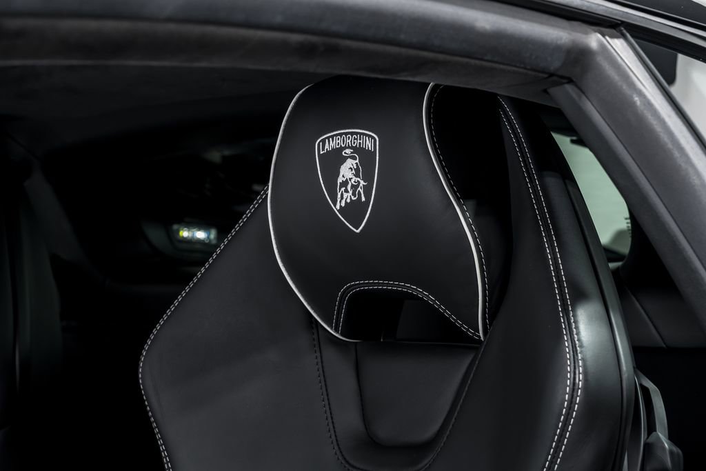 Used 2020 Lamborghini Huracan EVO RWD image 20
