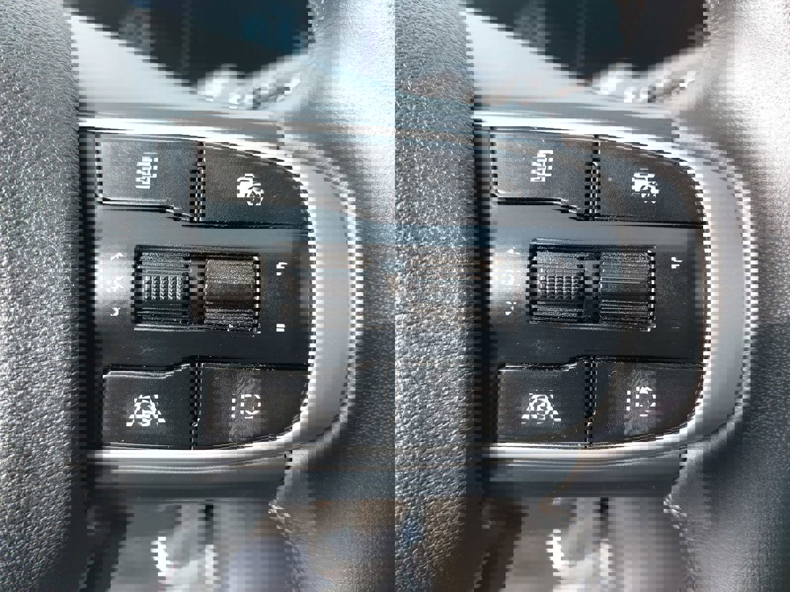 Used 2023 Kia Sportage EX image 18