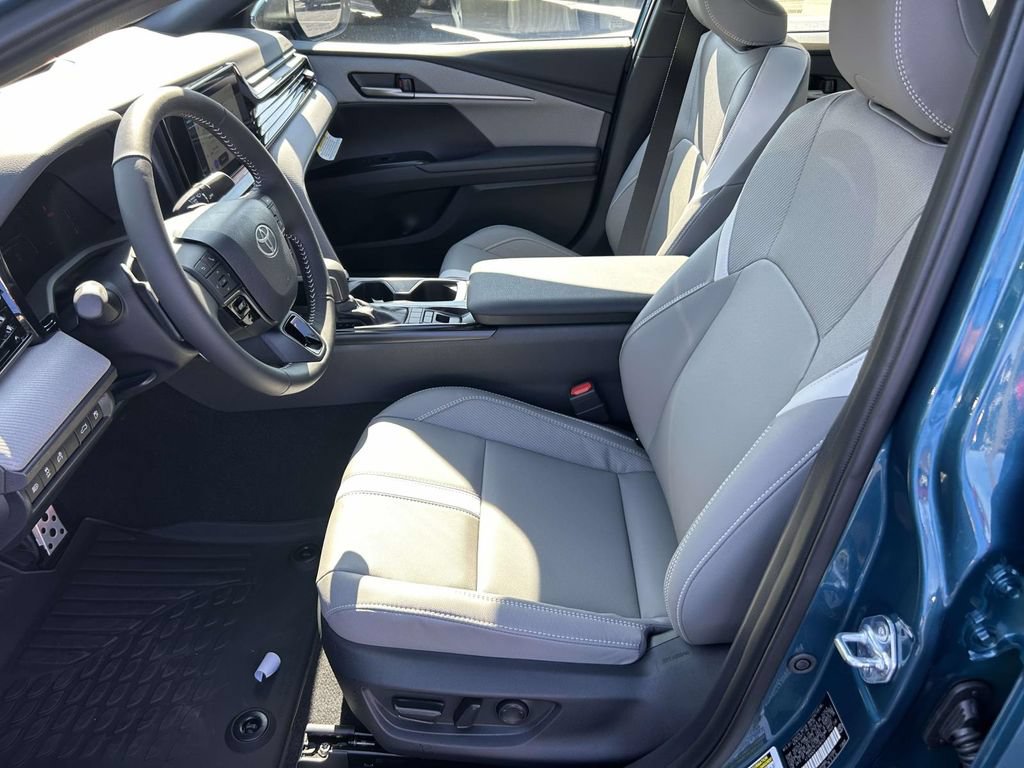 New 2026 Toyota Camry Hybrid FWD image 14