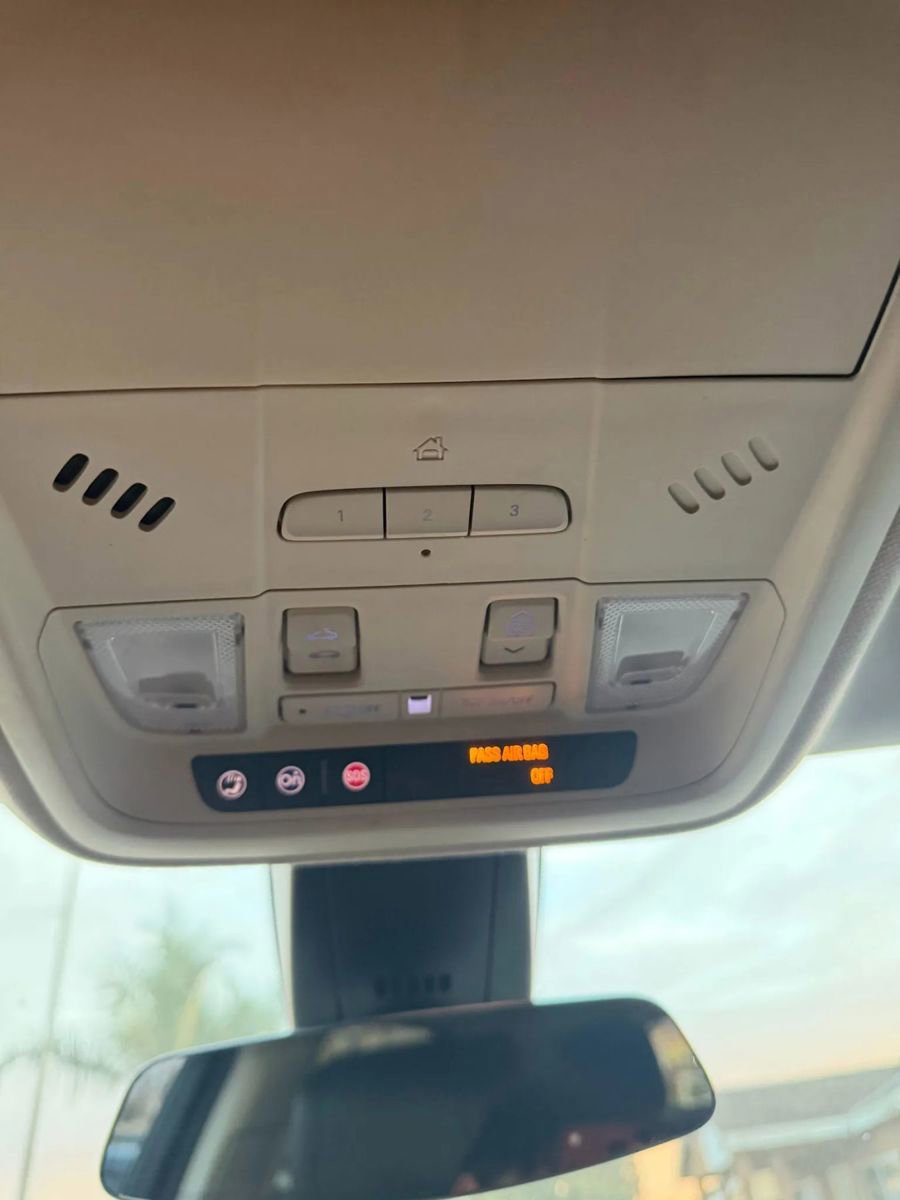 Used 2017 Cadillac XT5 Luxury w/ Driver Awareness Package image 11