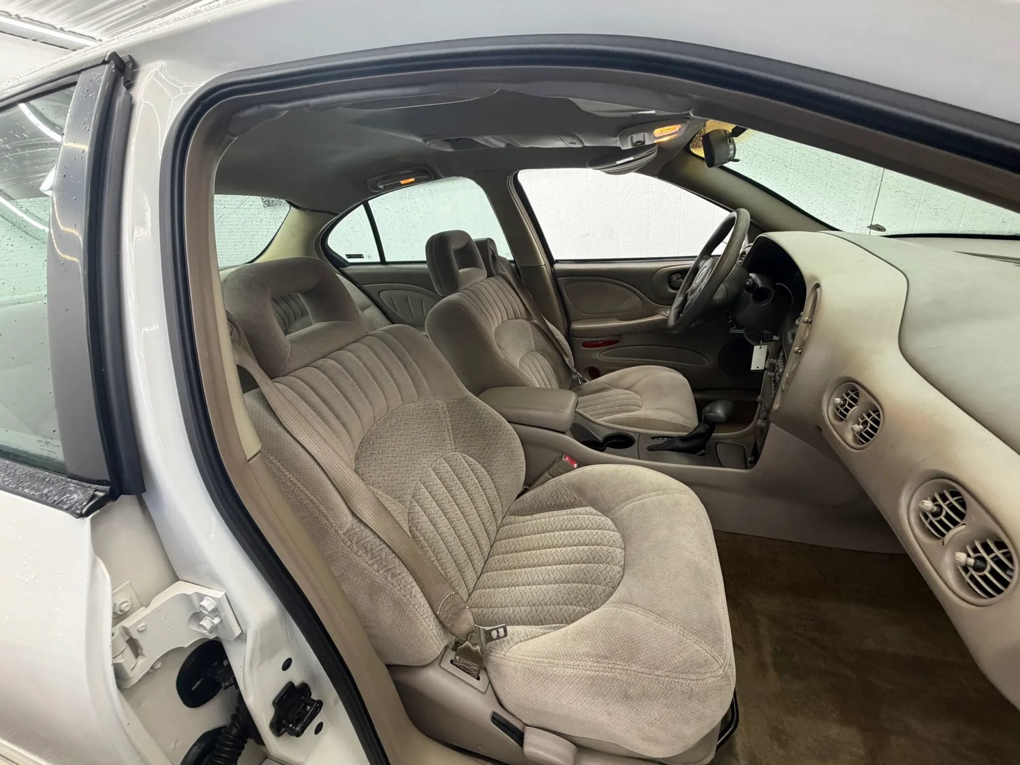 Used 2002 Pontiac Bonneville SE FWD image 5