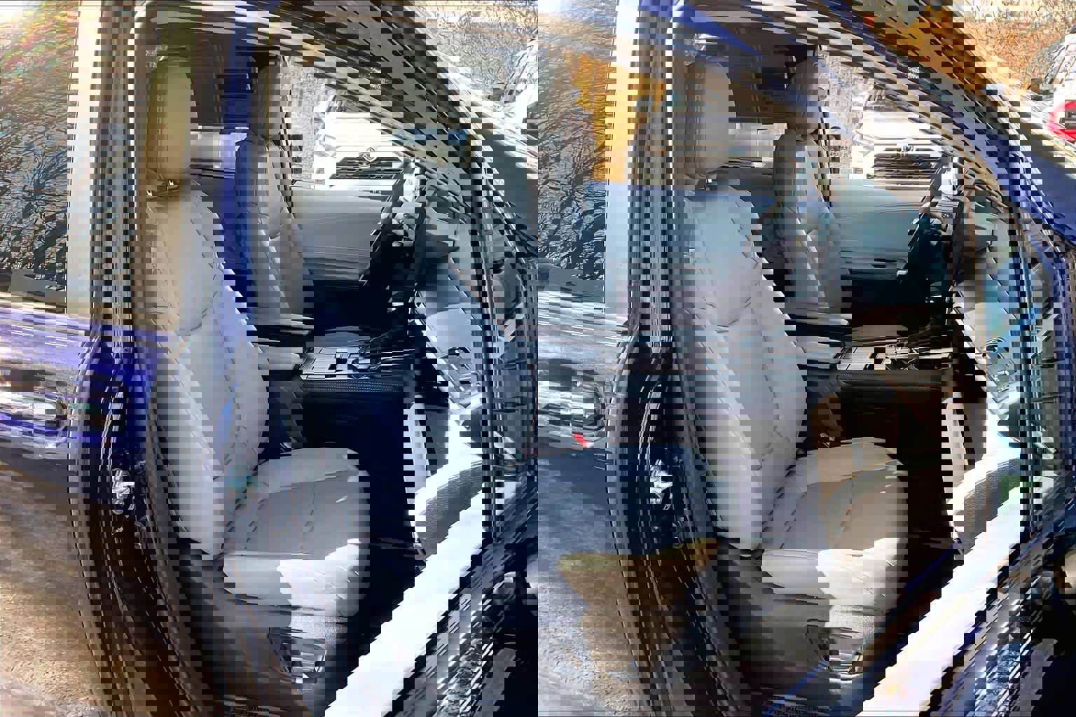 Used 2025 Toyota Sienna XLE w/ XLE Plus Package image 8