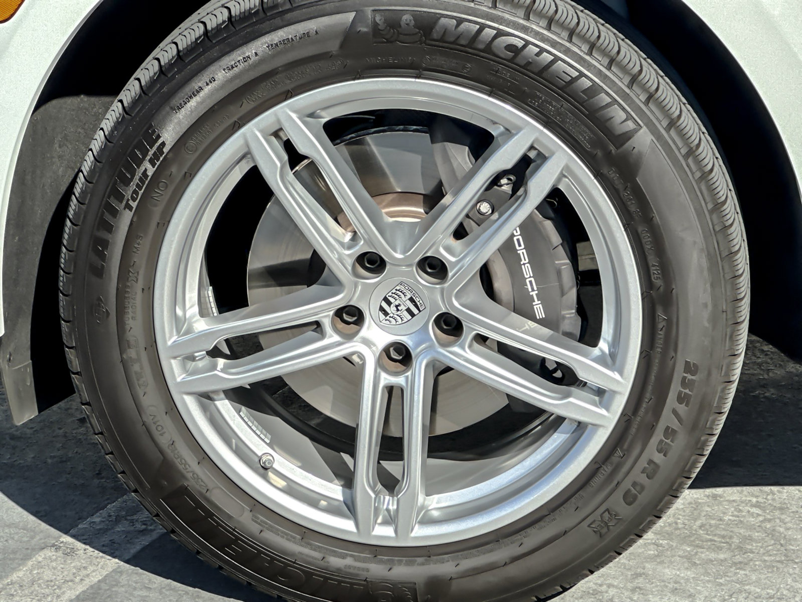 Certified 2026 Porsche Macan AWD/4WD image 33