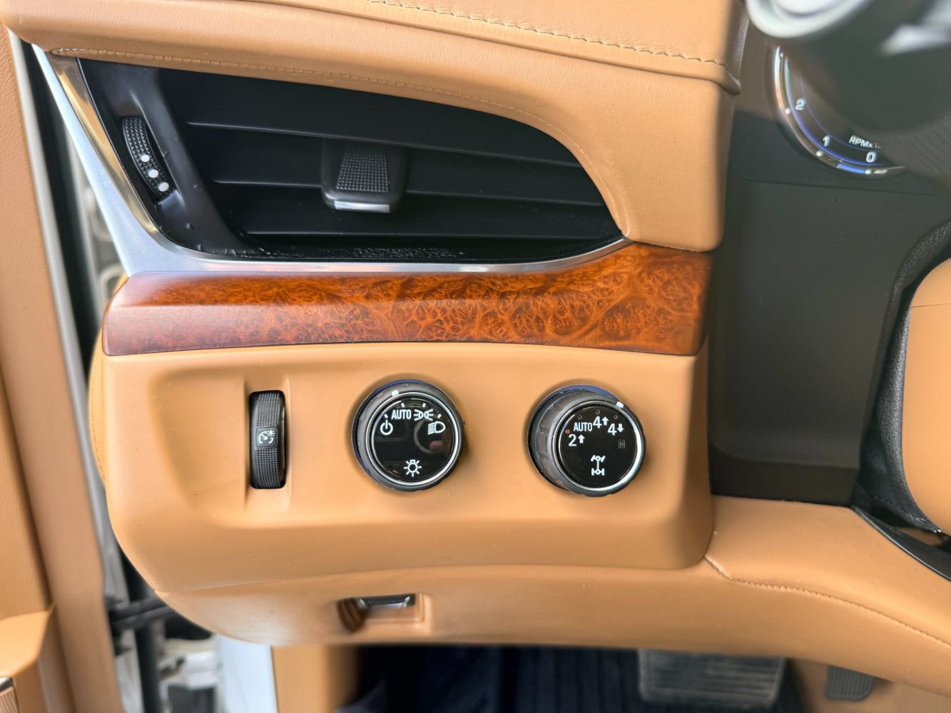 Used 2017 Cadillac Escalade Platinum AWD/4WD image 19