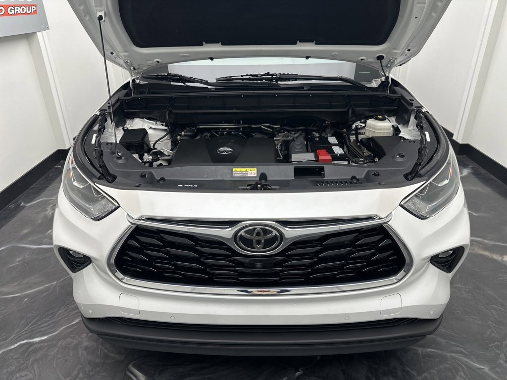 Used 2022 Toyota Highlander Limited image 30