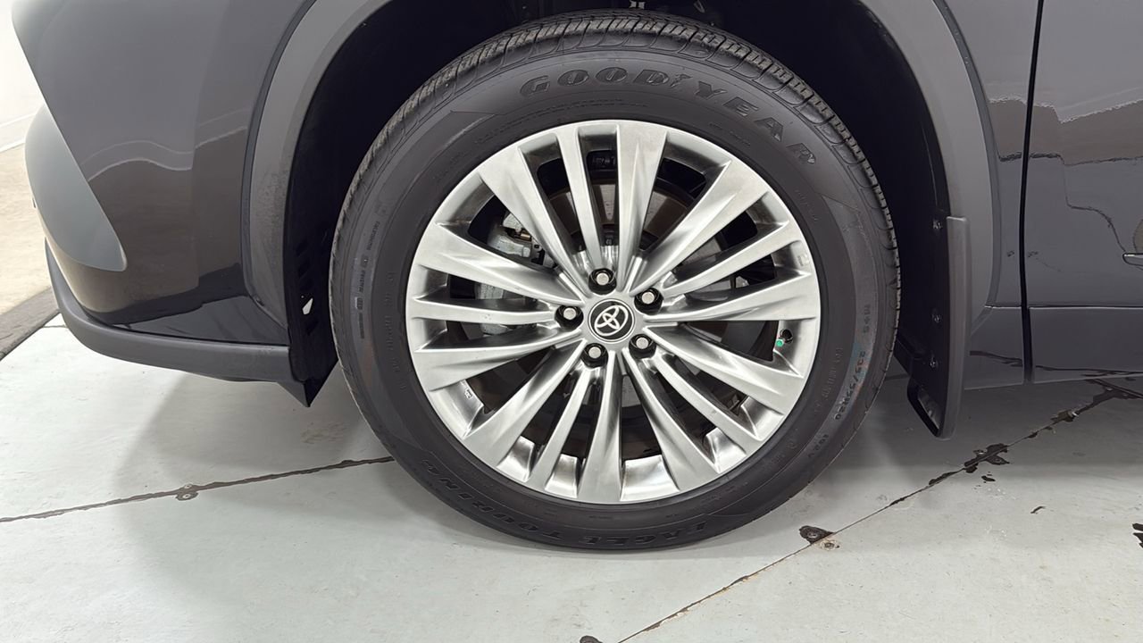 Certified 2026 Toyota Highlander Platinum image 25