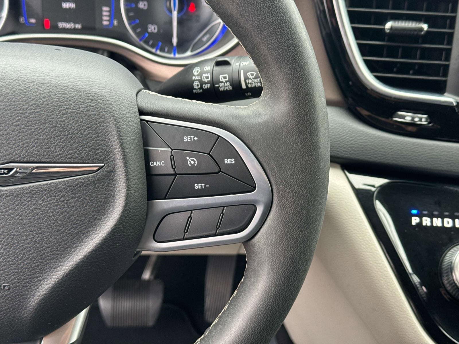 Used 2023 Chrysler Voyager LX image 14