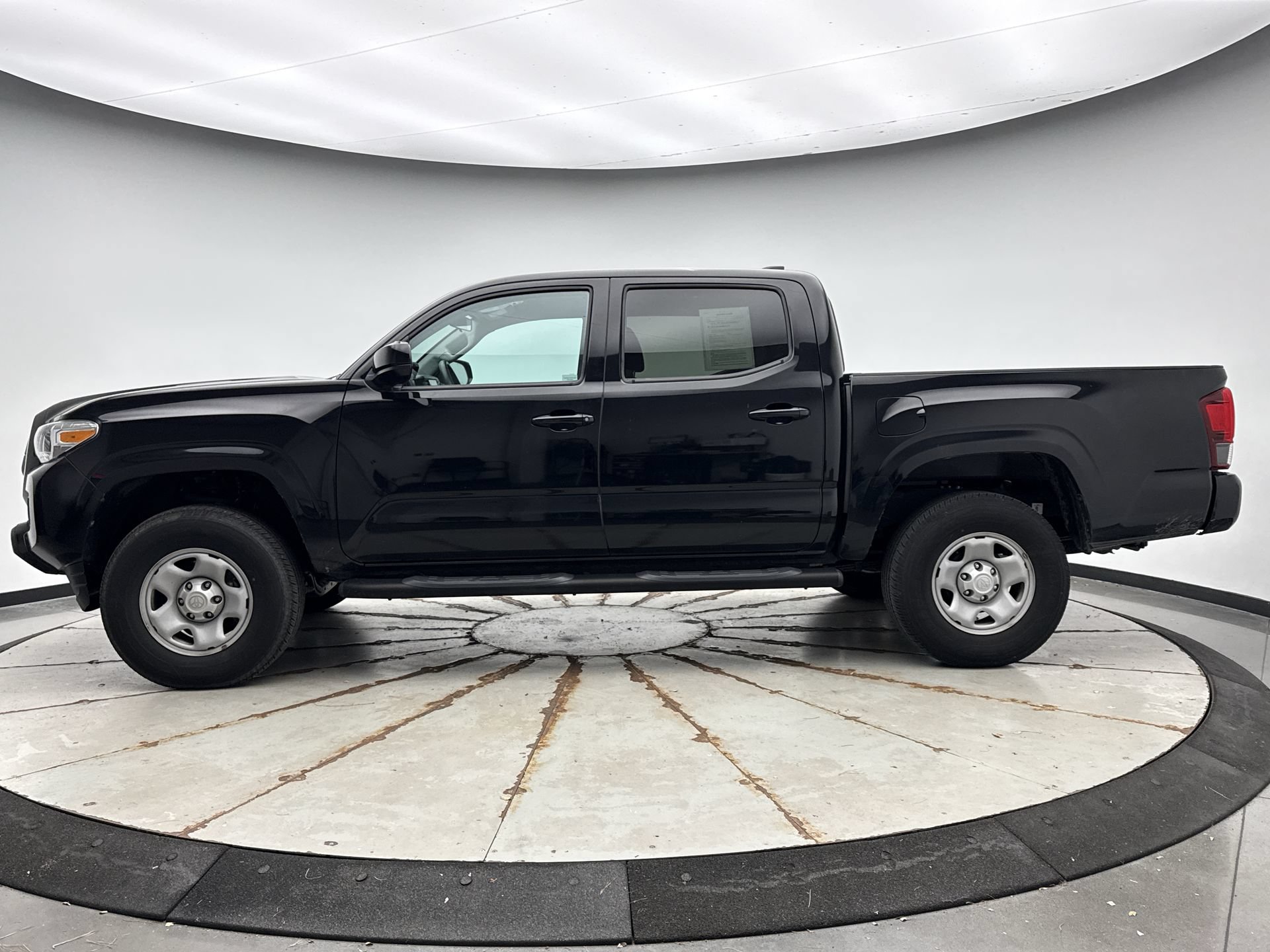 Used 2023 Toyota Tacoma SR AWD/4WD image 2