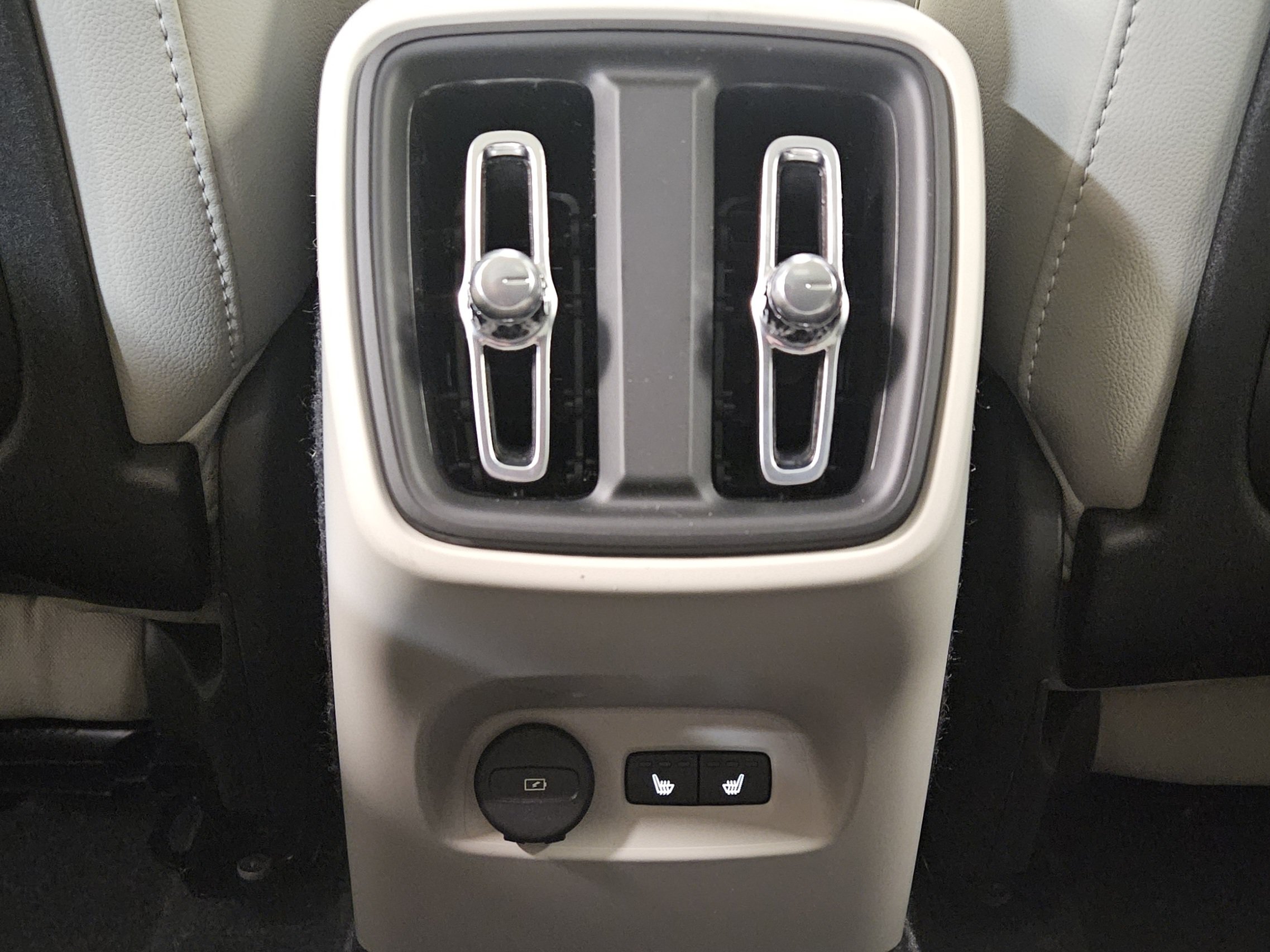 New 2026 Volvo XC40 B5 Ultra w/ Climate Package AWD/4WD image 35