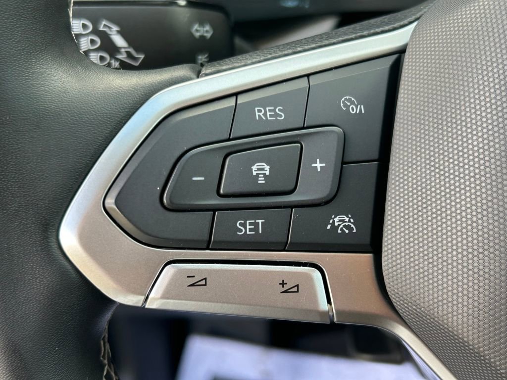 Used 2022 Volkswagen Taos SEL w/ Panoramic Sunroof Package image 21